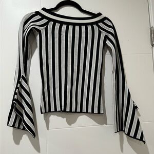 used top long sleeve , good condition!!
